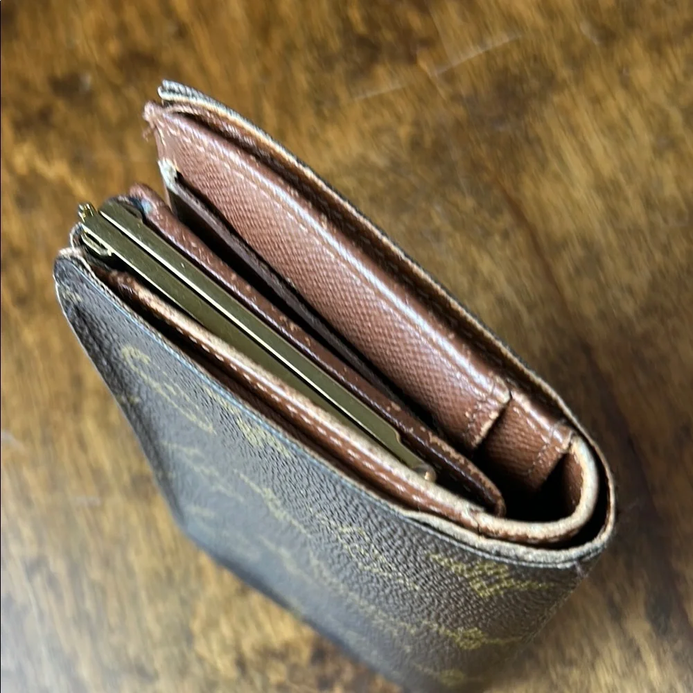 Louis Vuitton Authentic Monogram Wallet